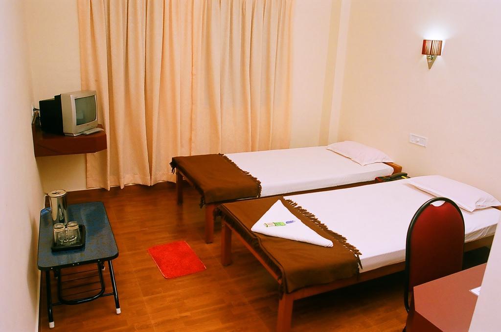 Hotel Srinivas Kochi Room photo
